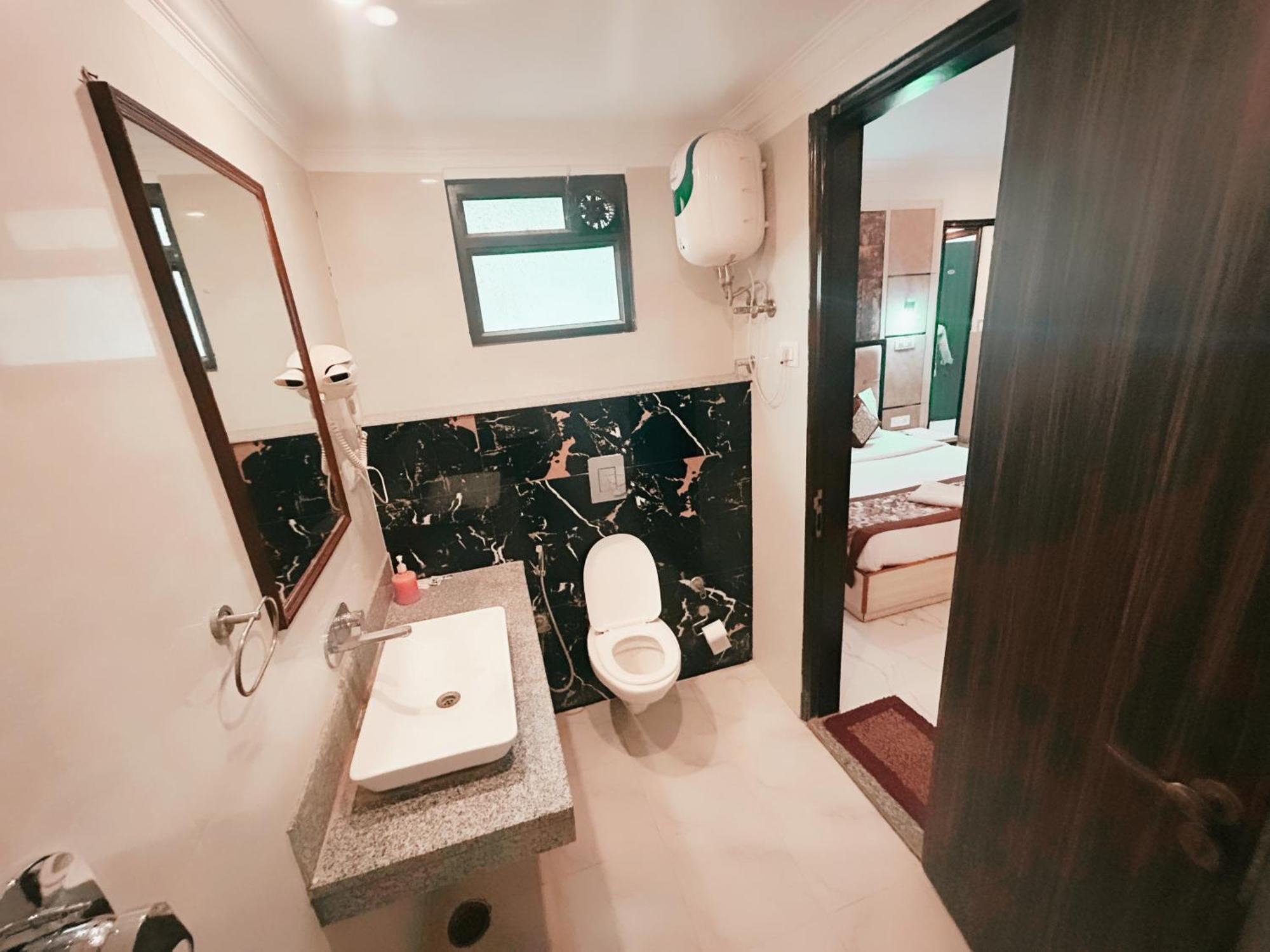 The Almora Residency - Complimentary Airport Trasnfer Hotel นิวเดลี ภายนอก รูปภาพ